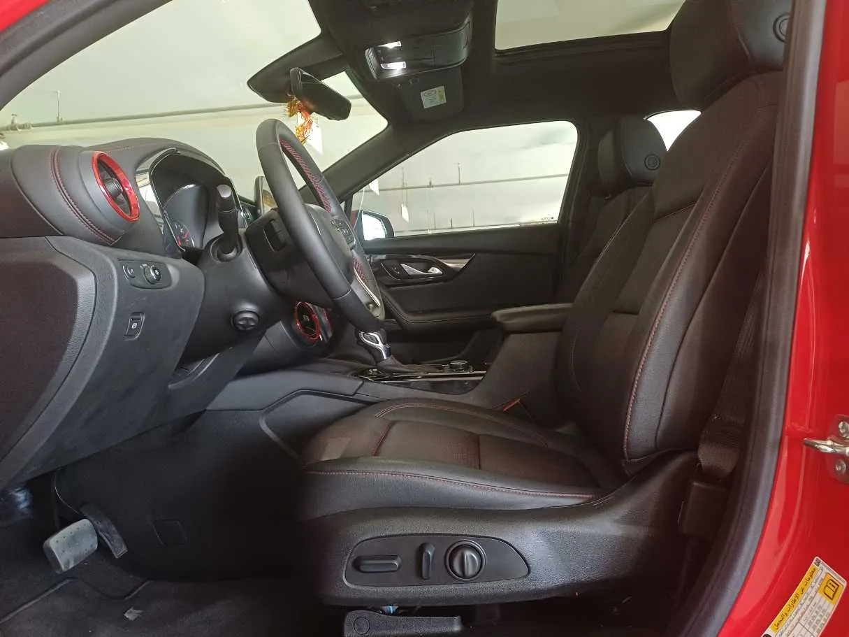 Car image 12