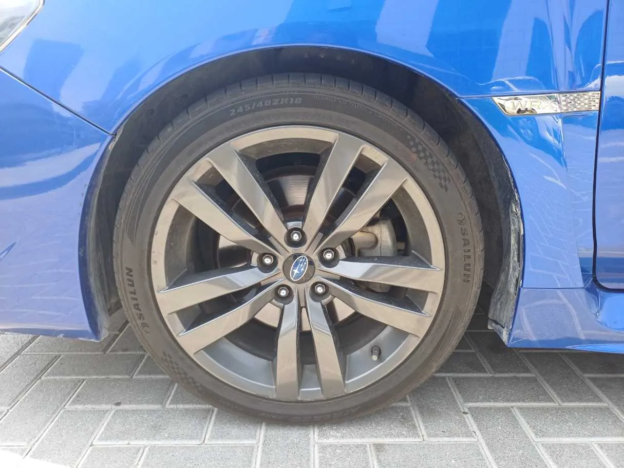 Car image 9