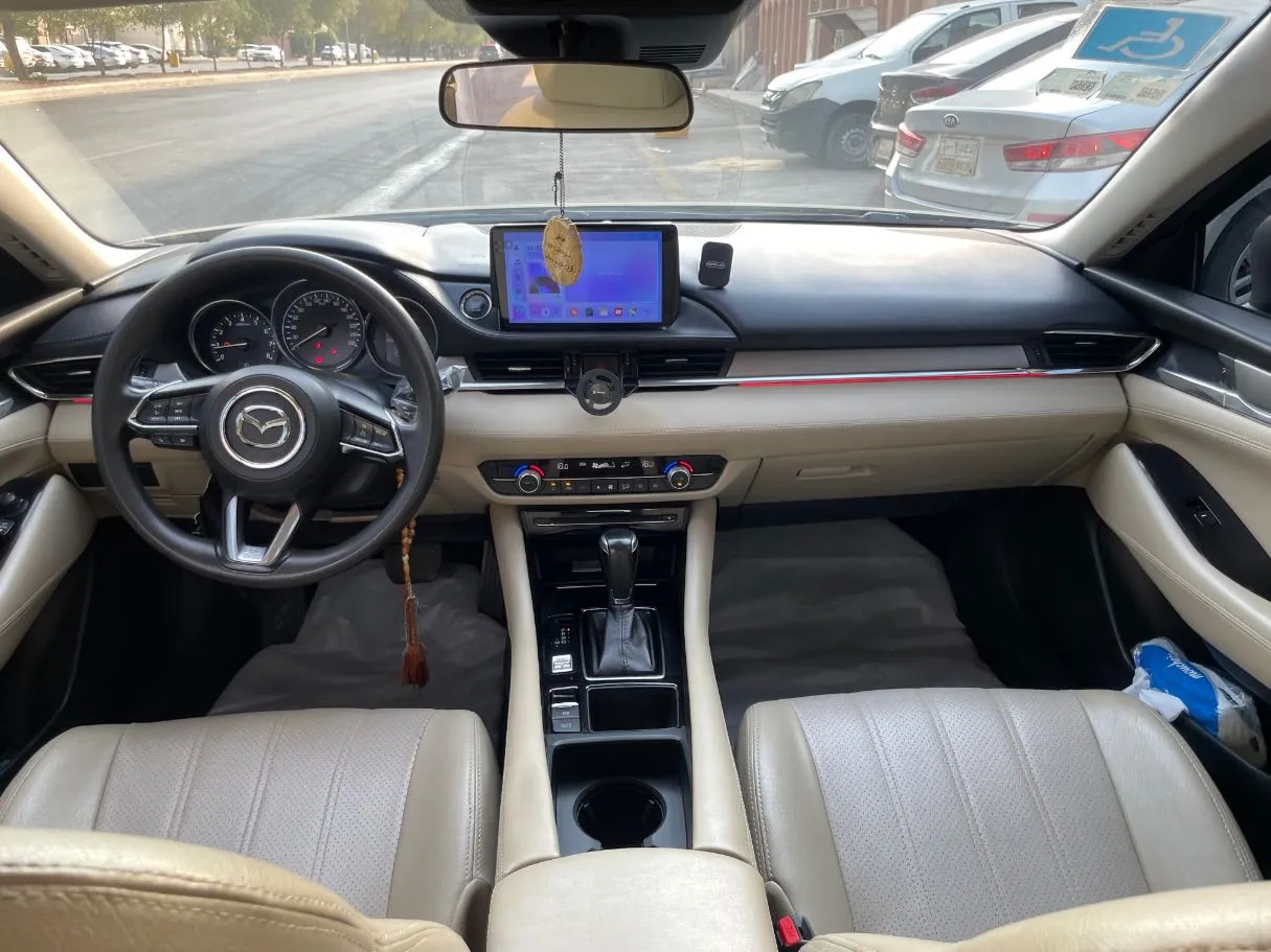 Car image 17