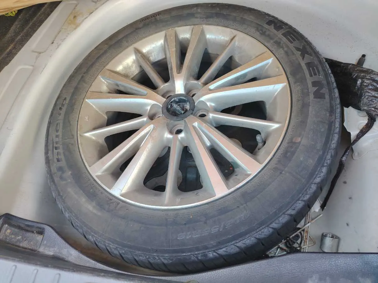 Car image 28
