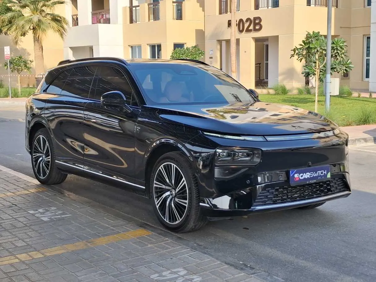 Car image 3