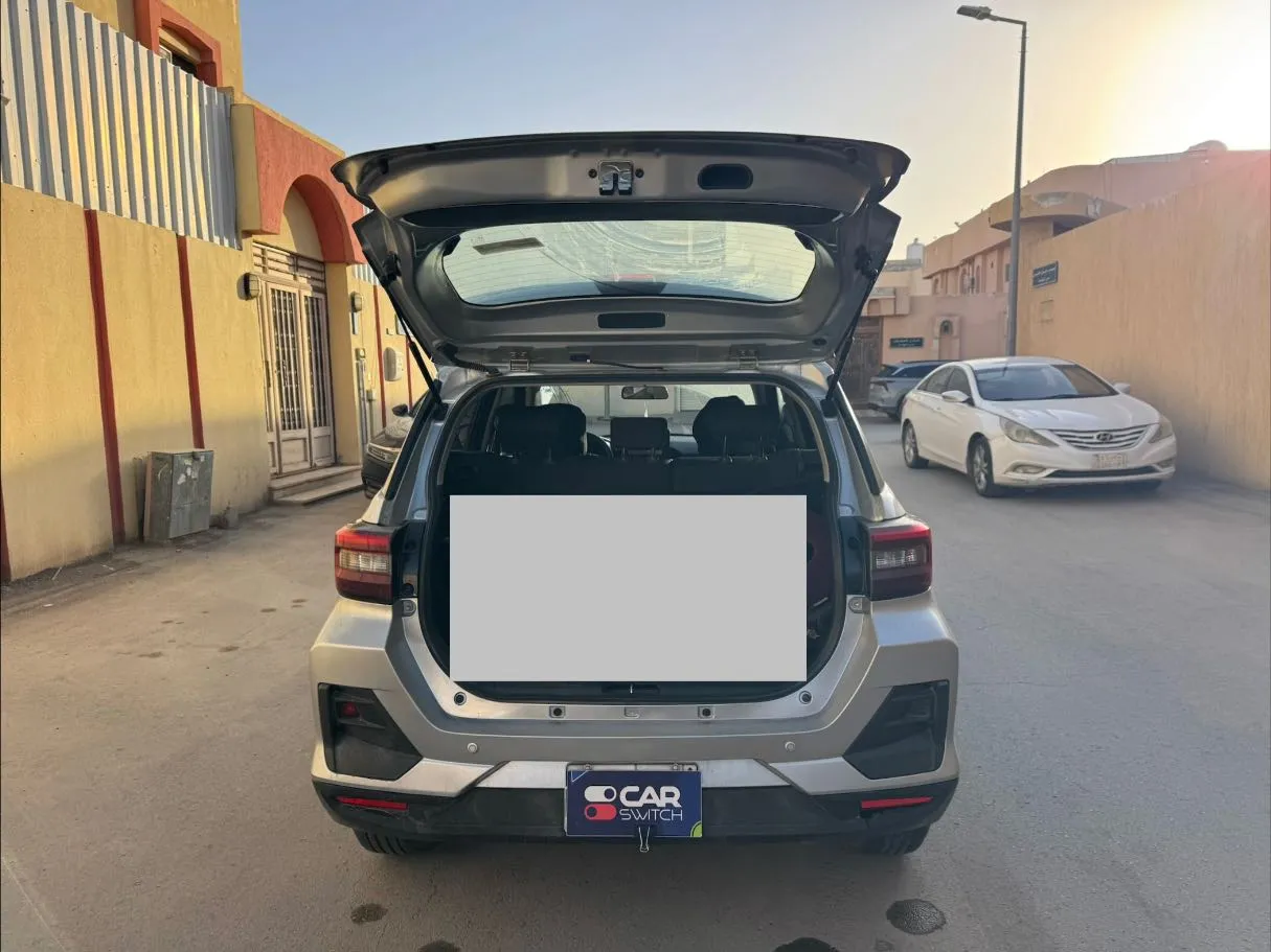 Car image 19
