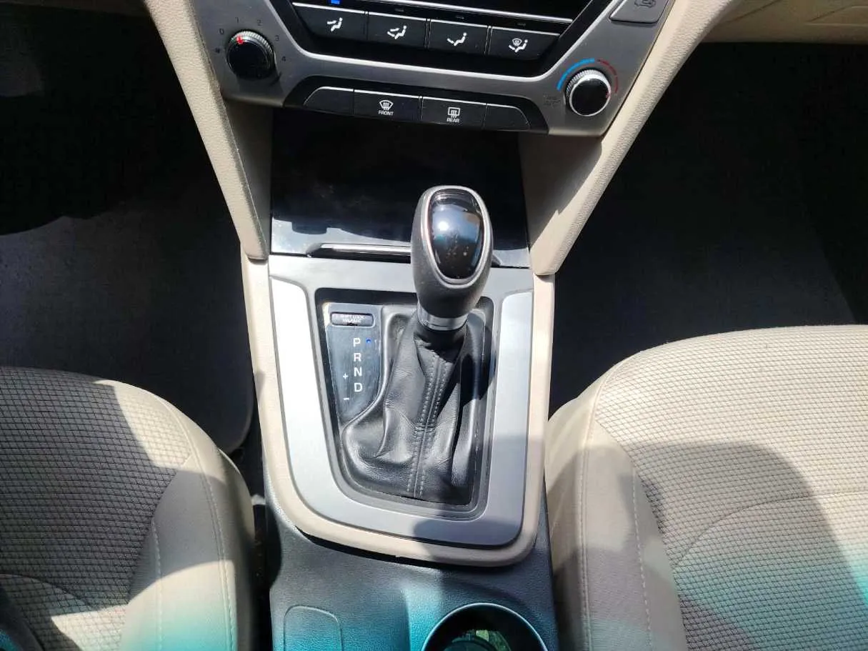 Car image 24