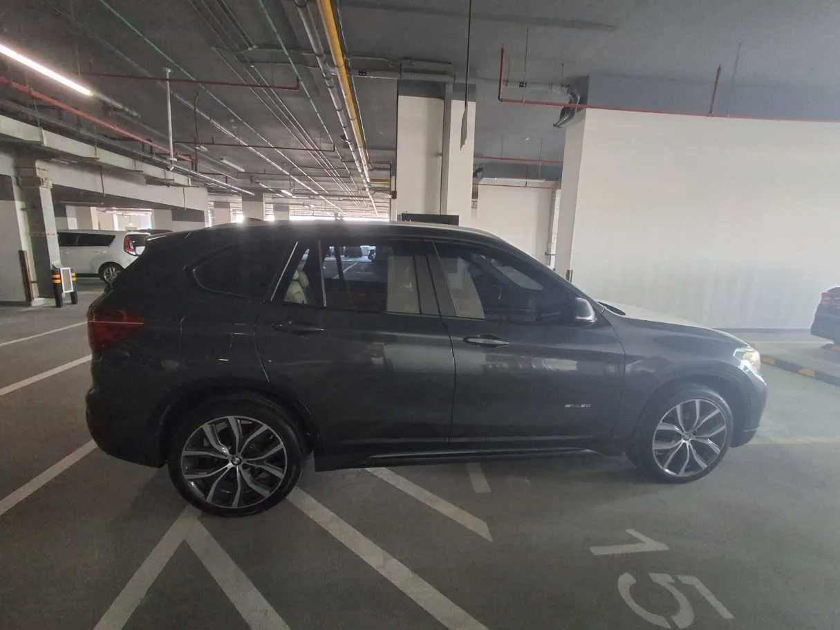 Car image 8