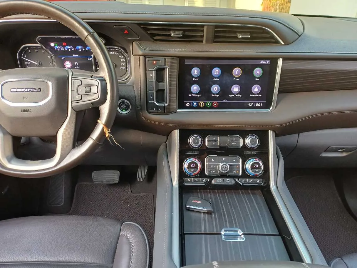 Car image 18