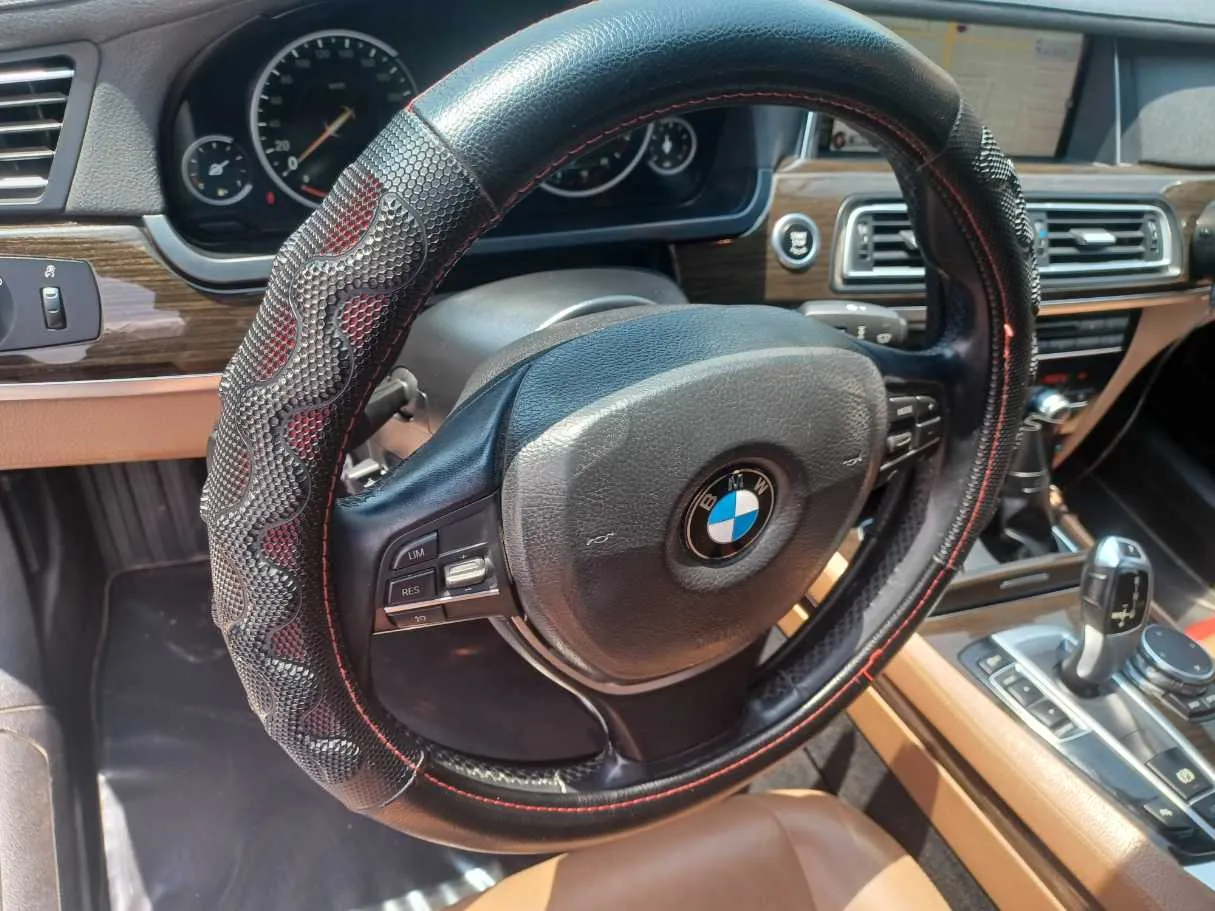 Car image 18