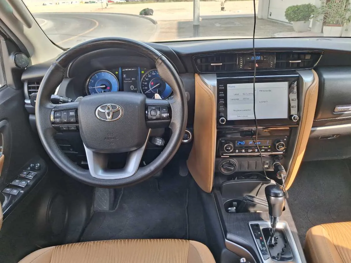Car image 16