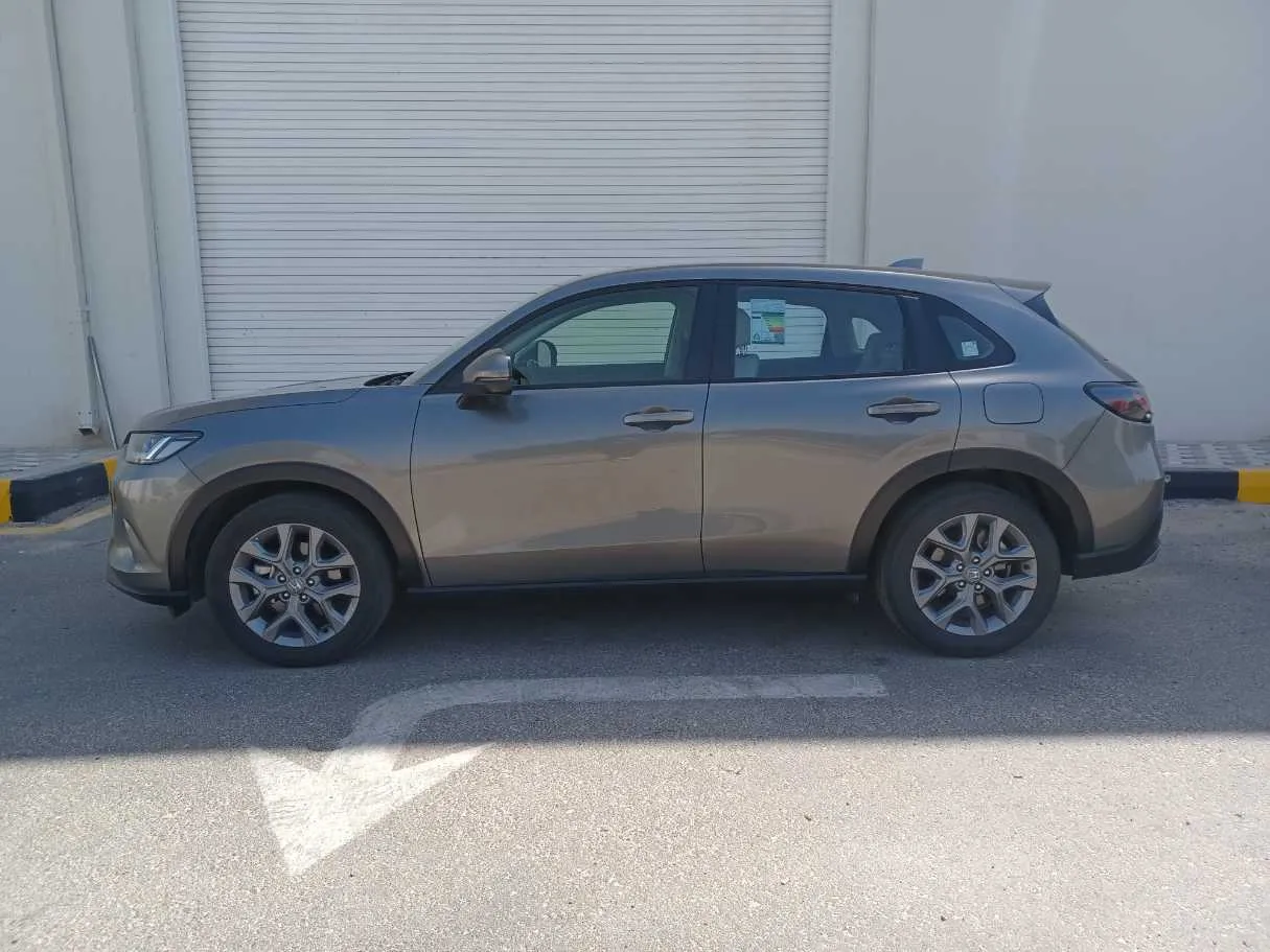 Car image 8