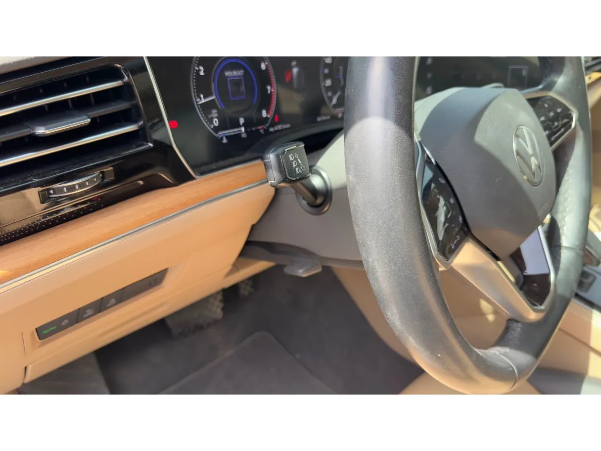 Car image 25
