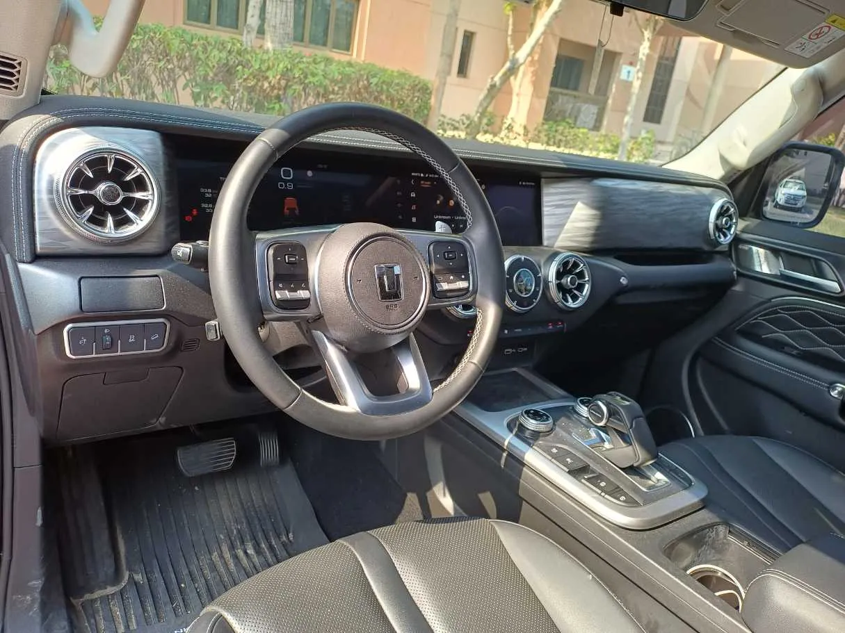 Car image 11