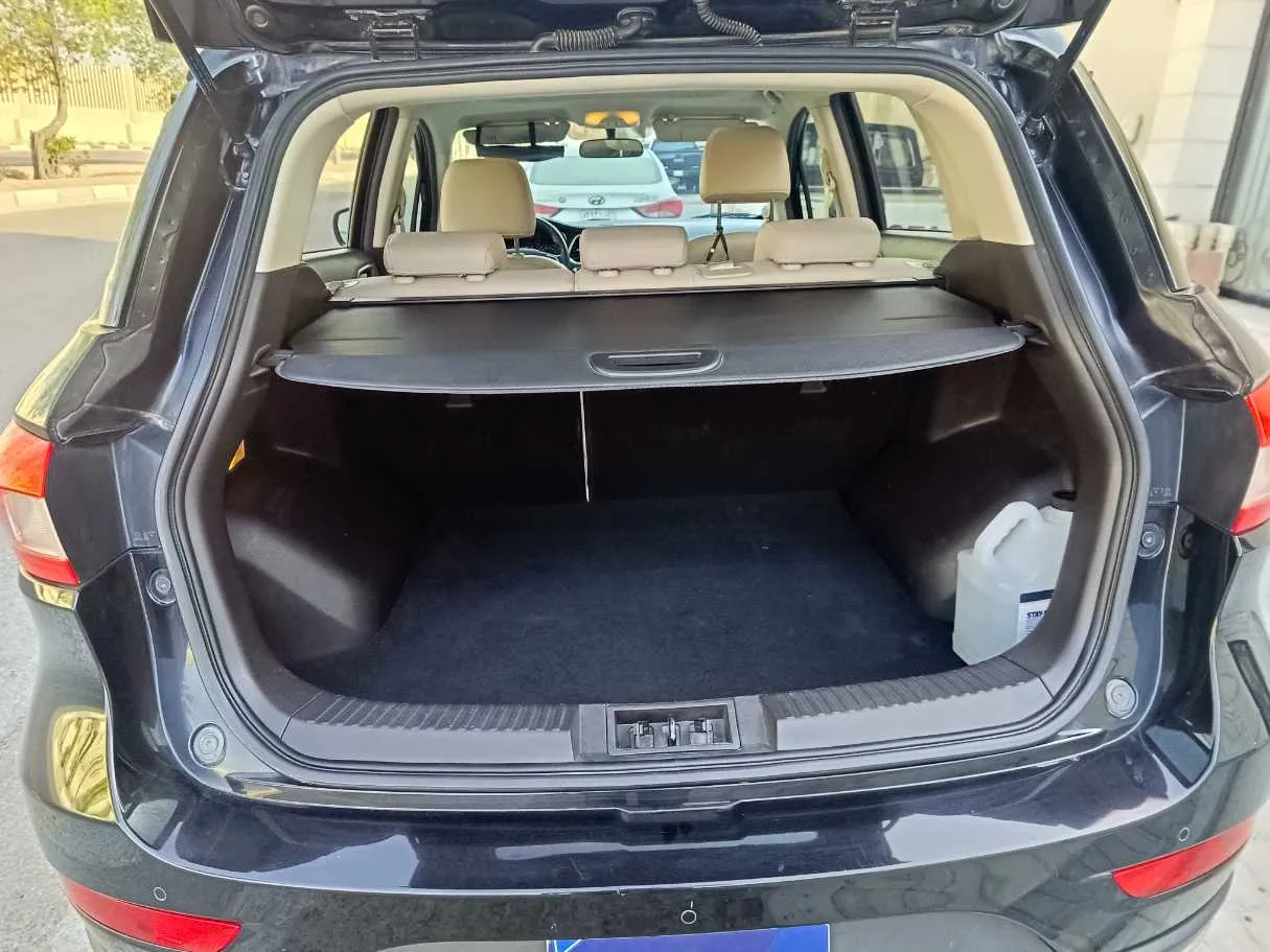 Car image 23
