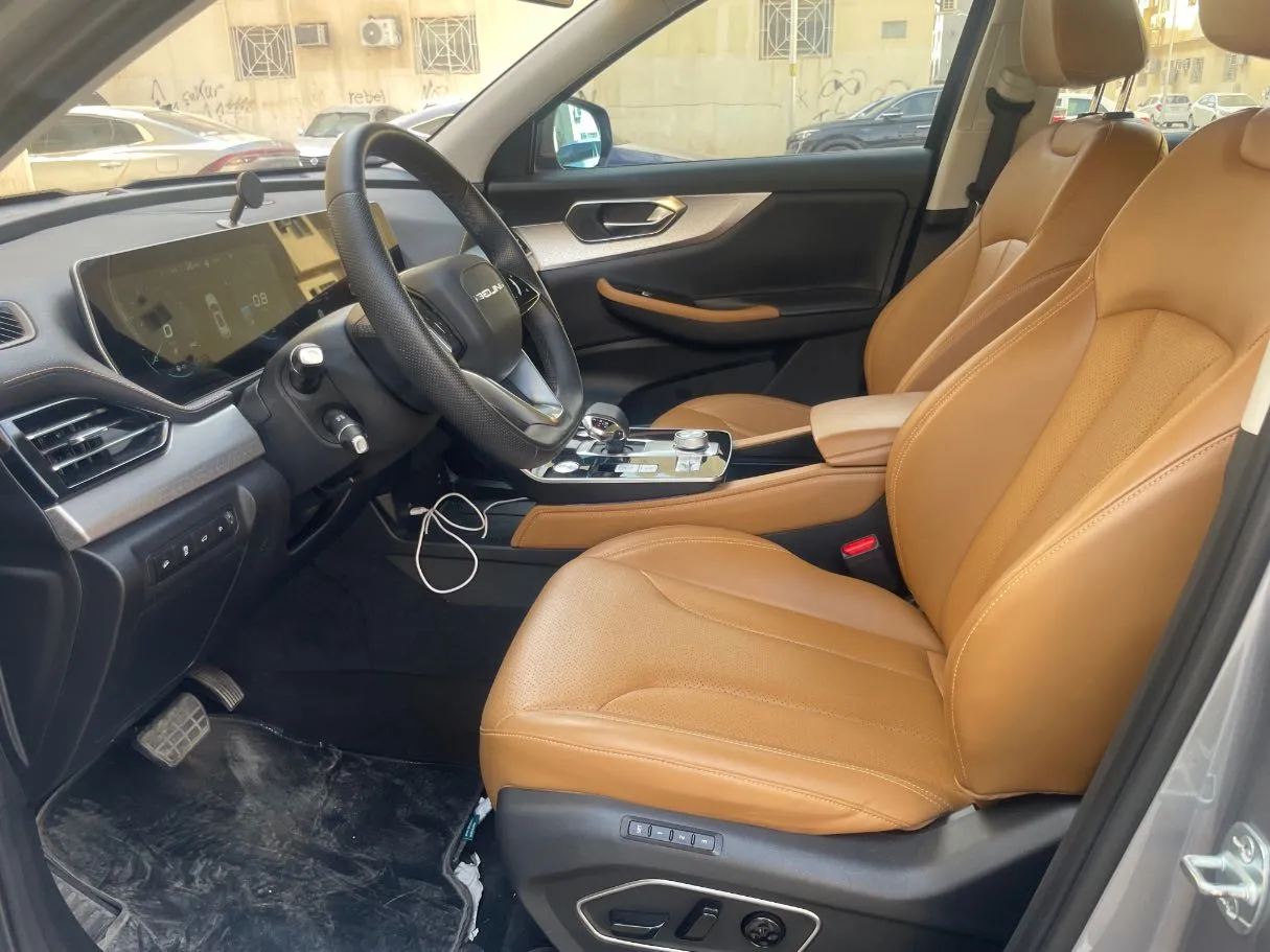 Car image 12