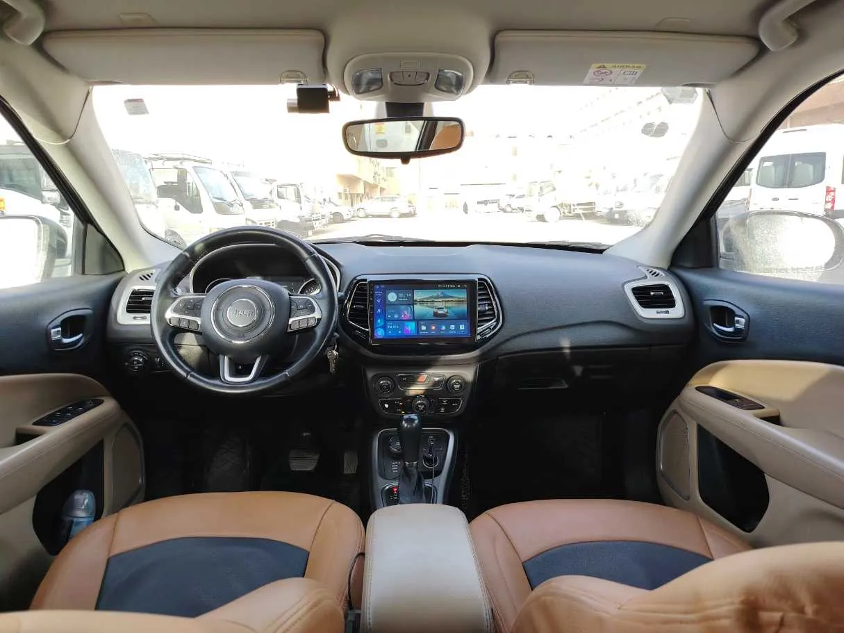 Car image 17
