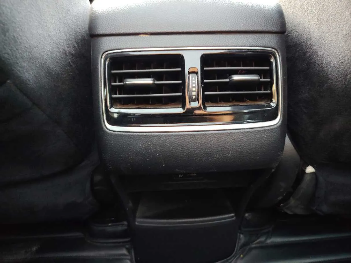 Car image 29