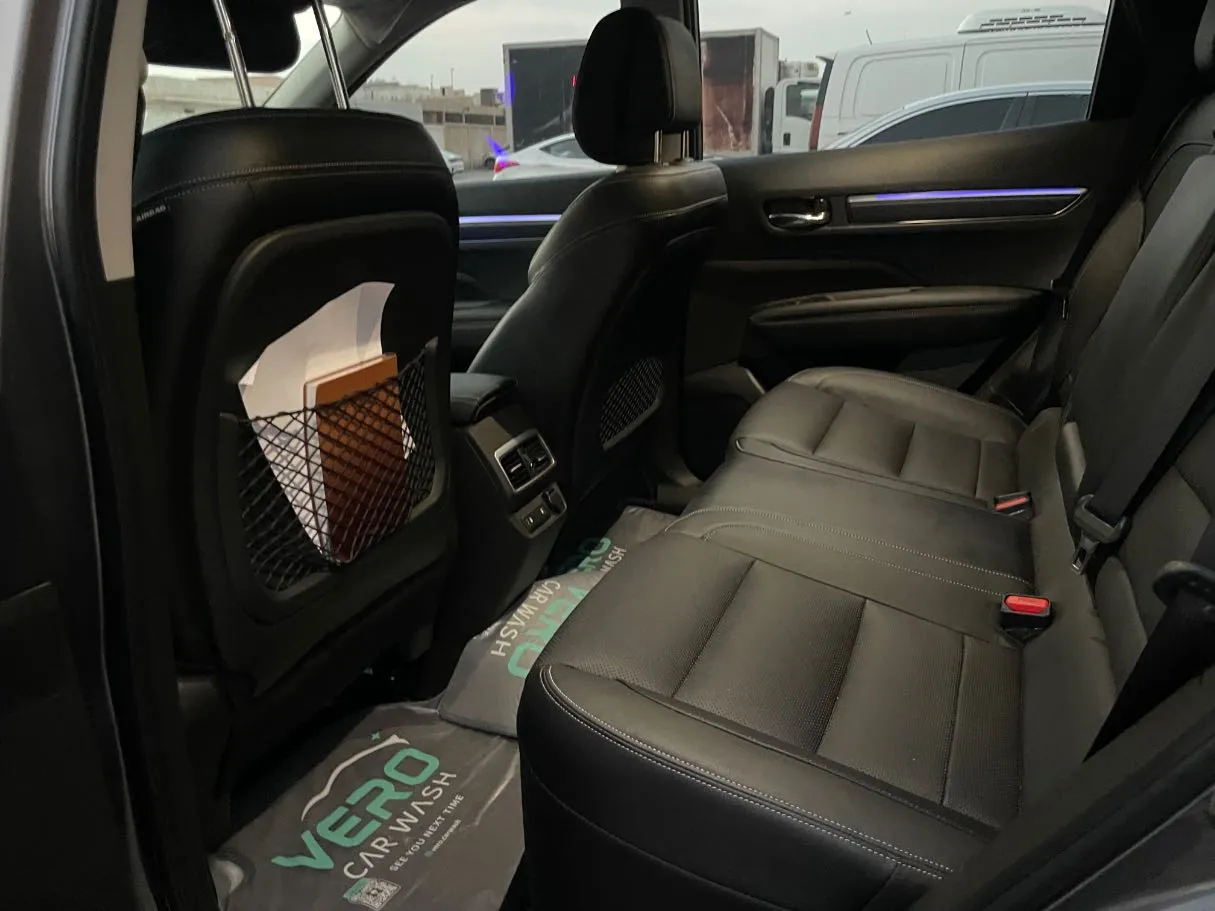 Car image 16