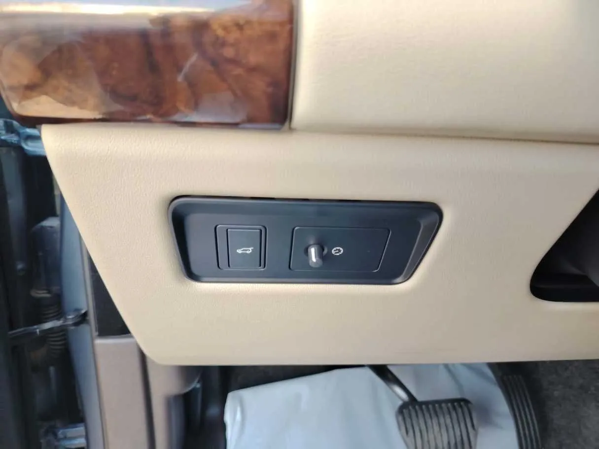 Car image 33