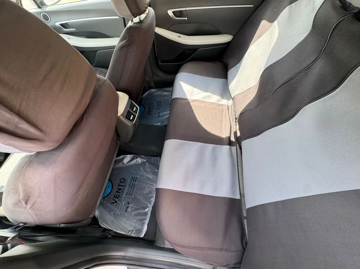 Car image 13