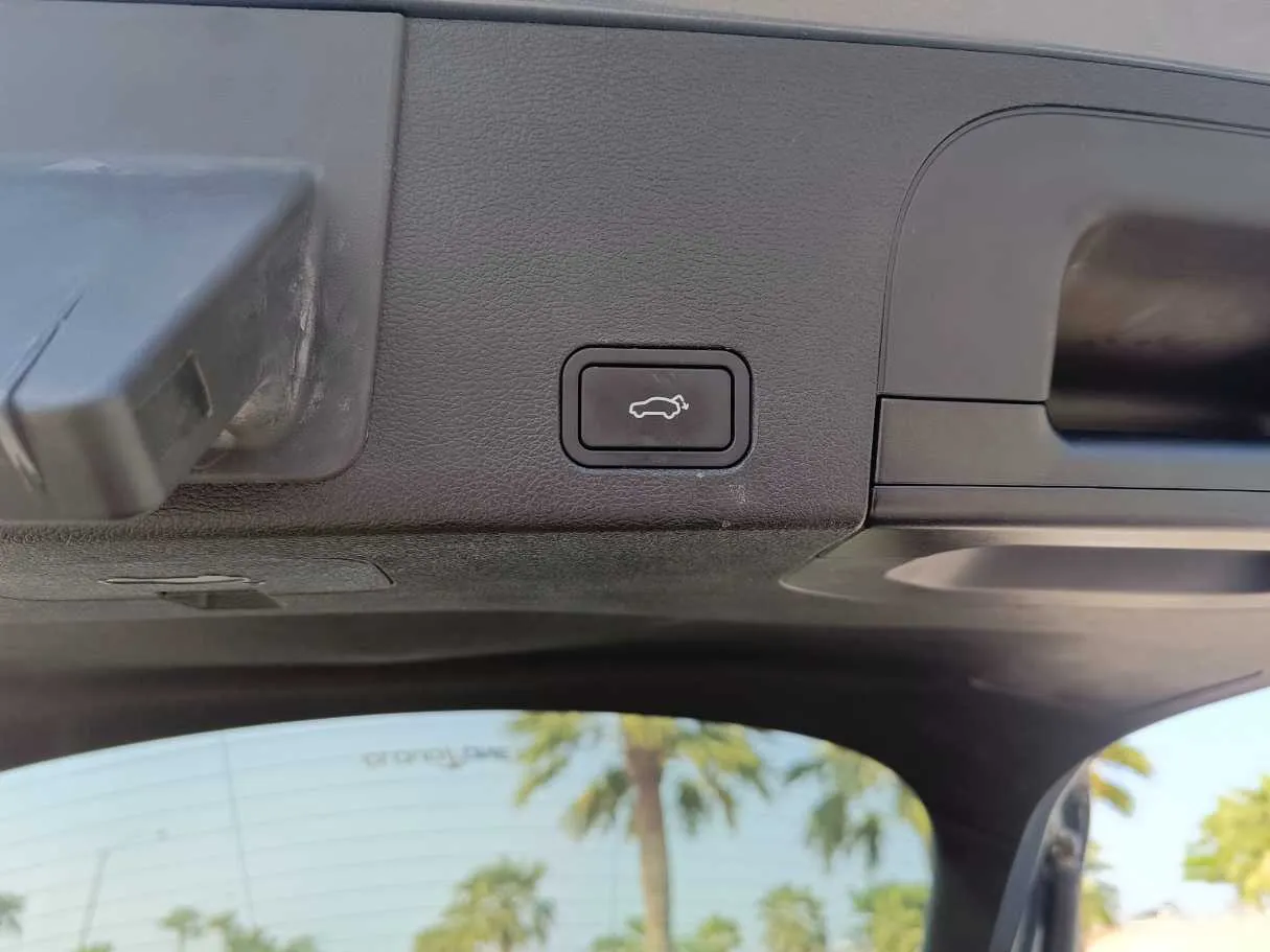 Car image 34