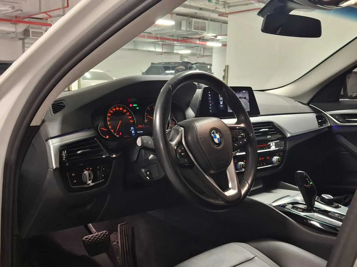 Car image 11