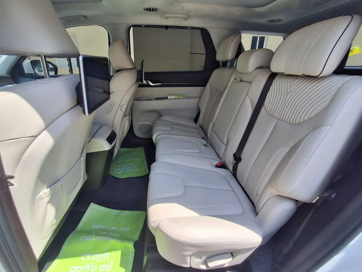 Car image 13