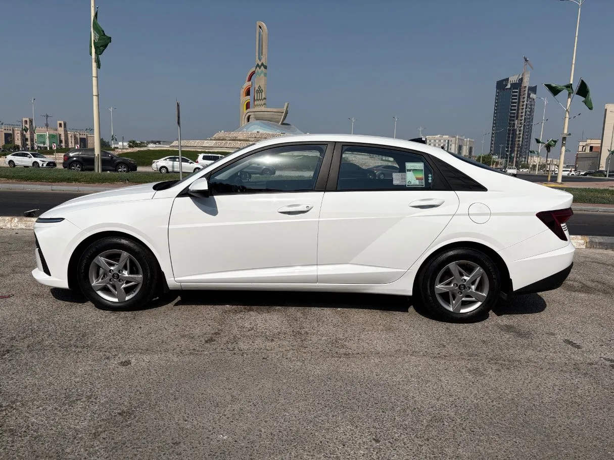 Car image 8
