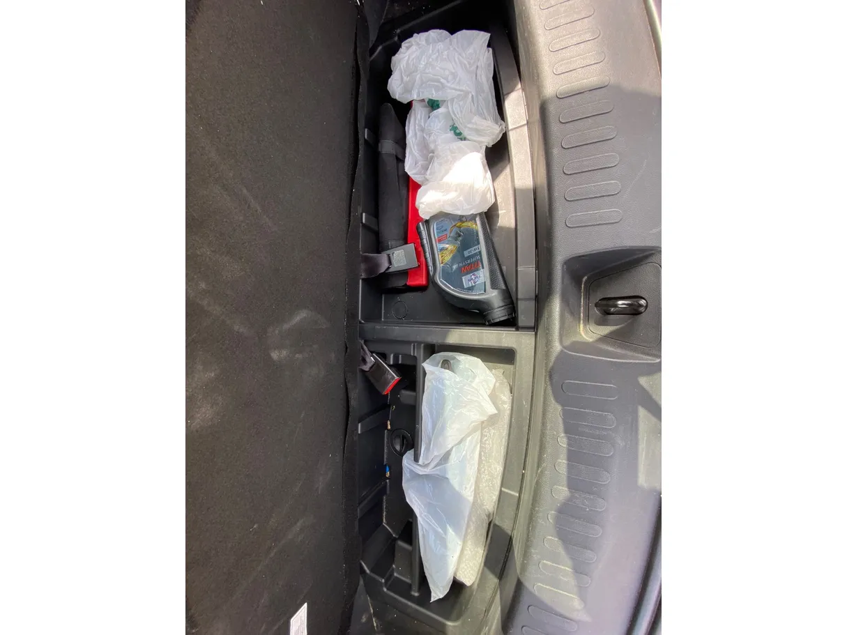 Car image 23