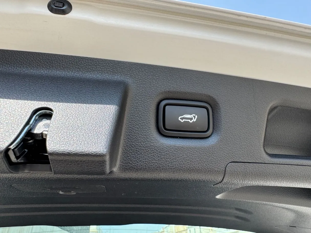 Car image 27