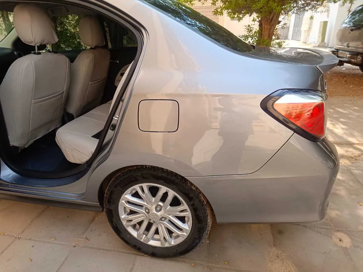 Car image 16