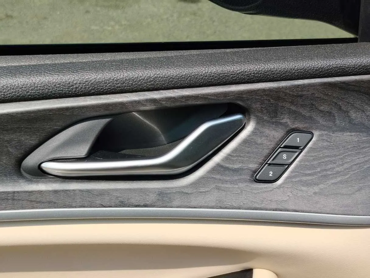 Car image 35