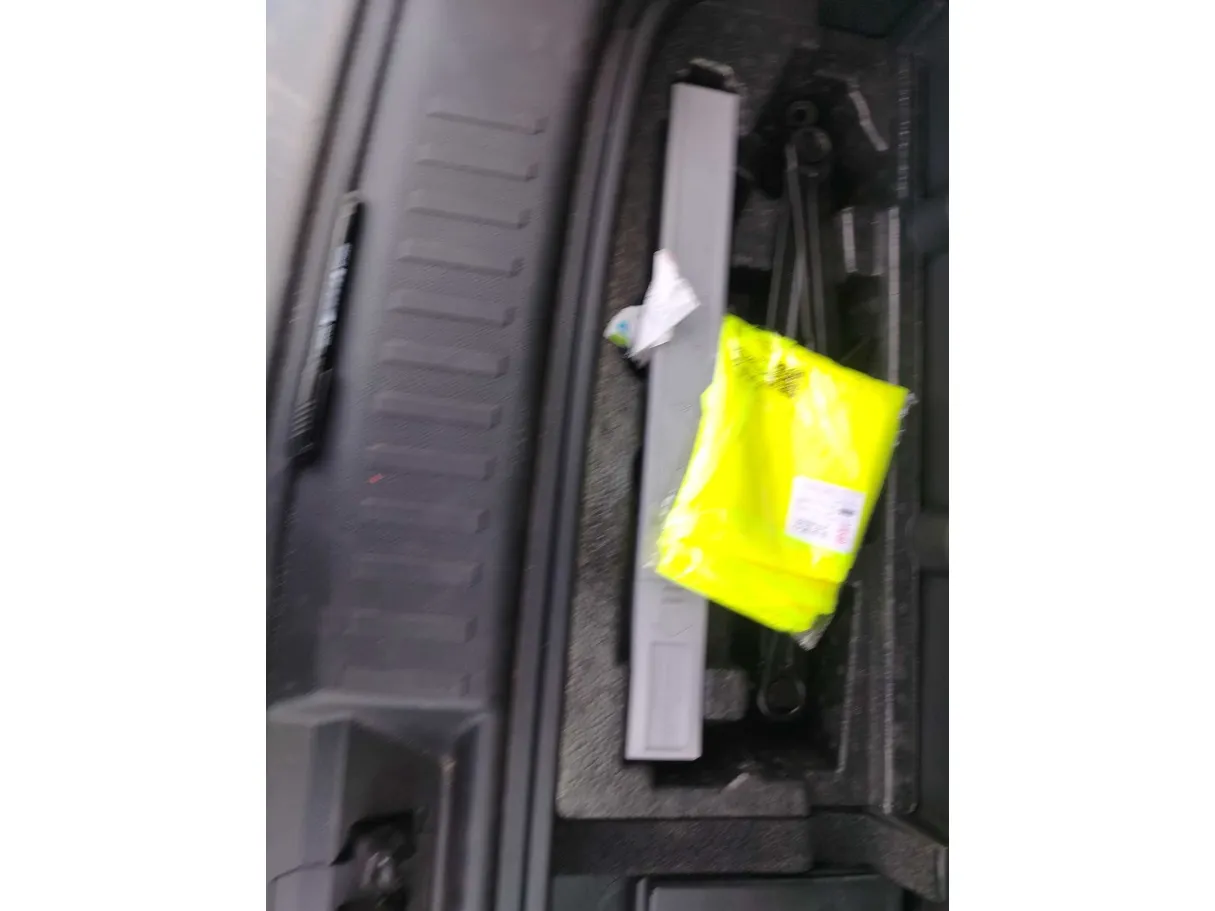 Car image 37
