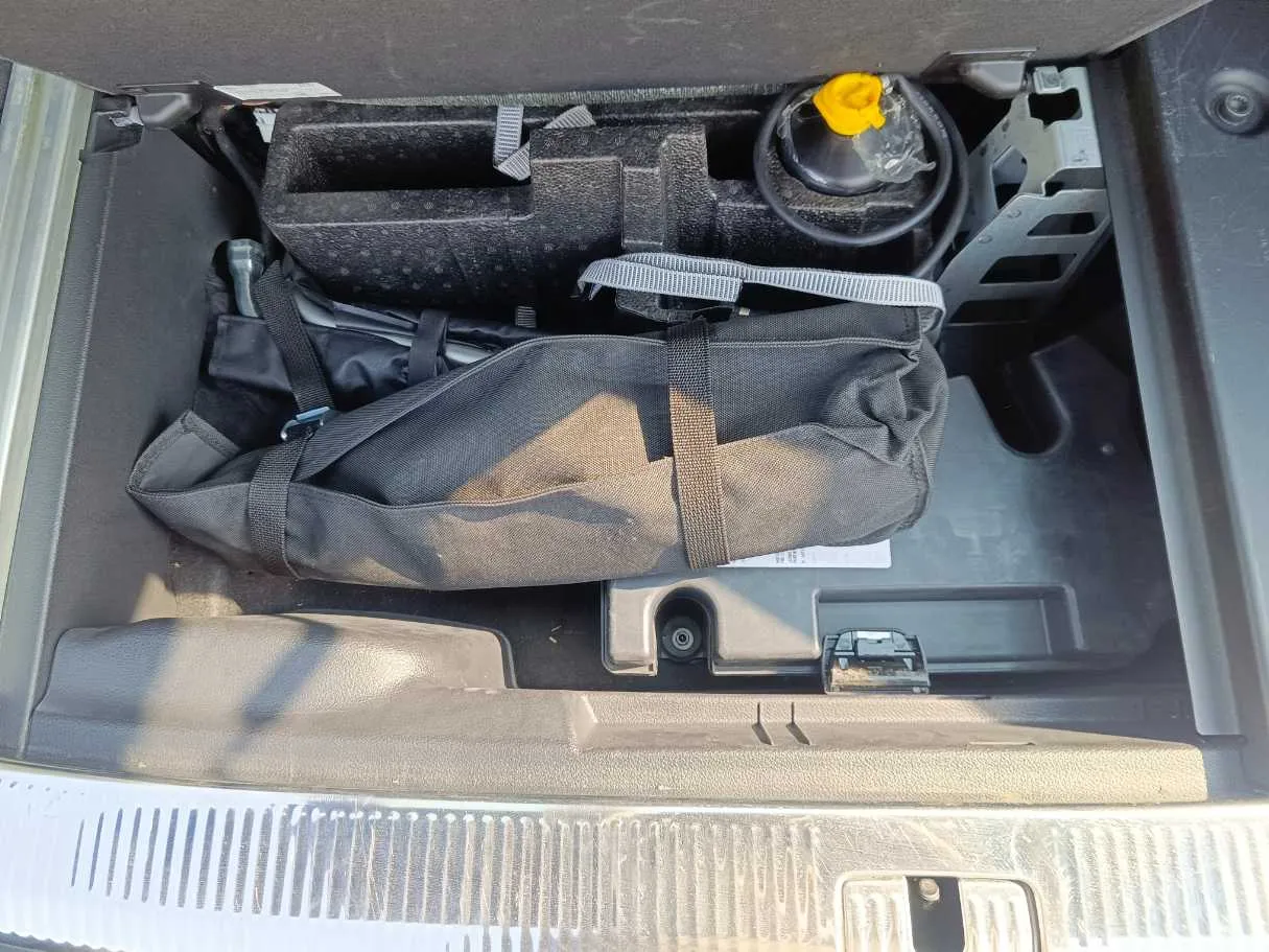 Car image 34