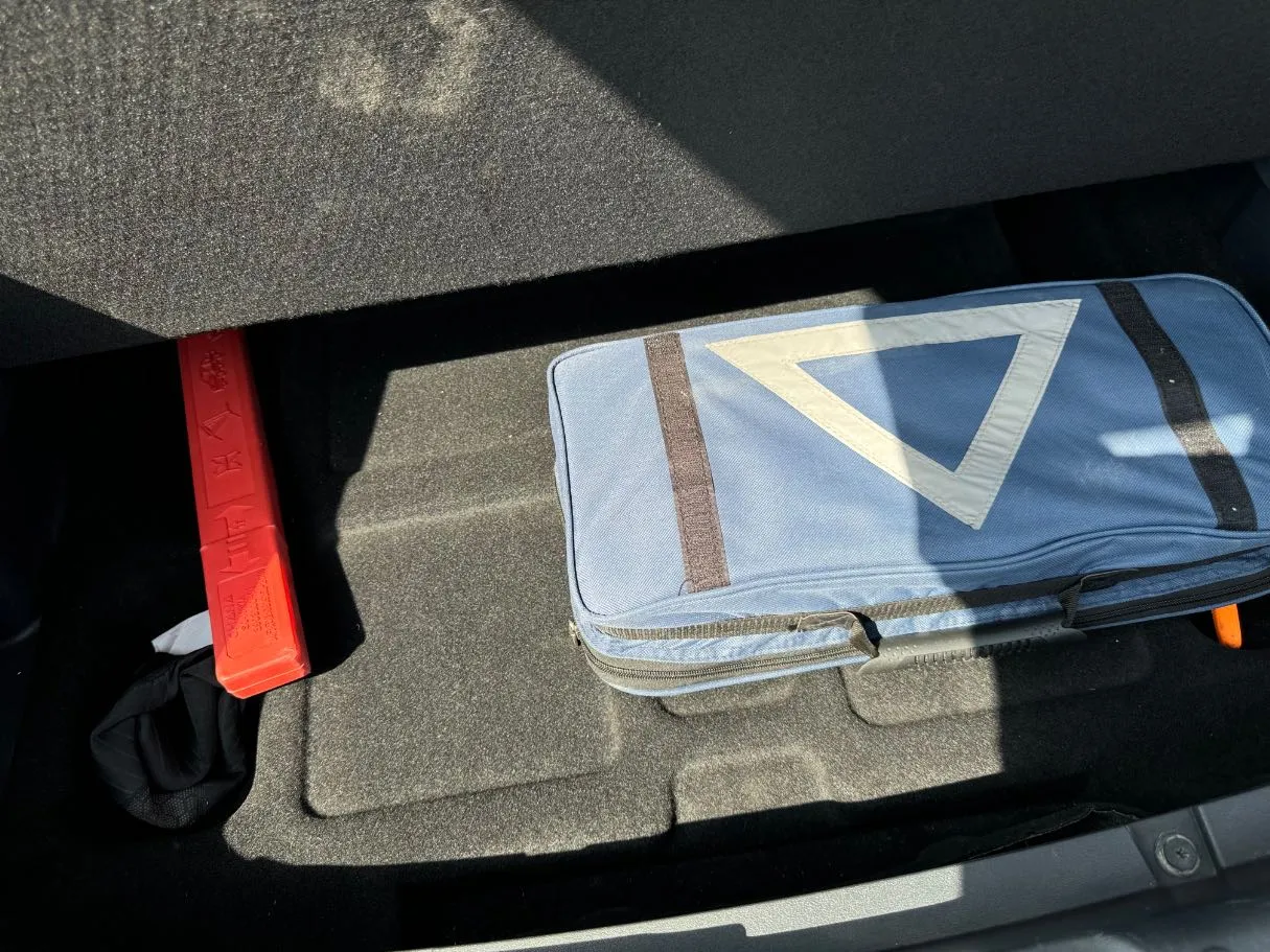 Car image 24