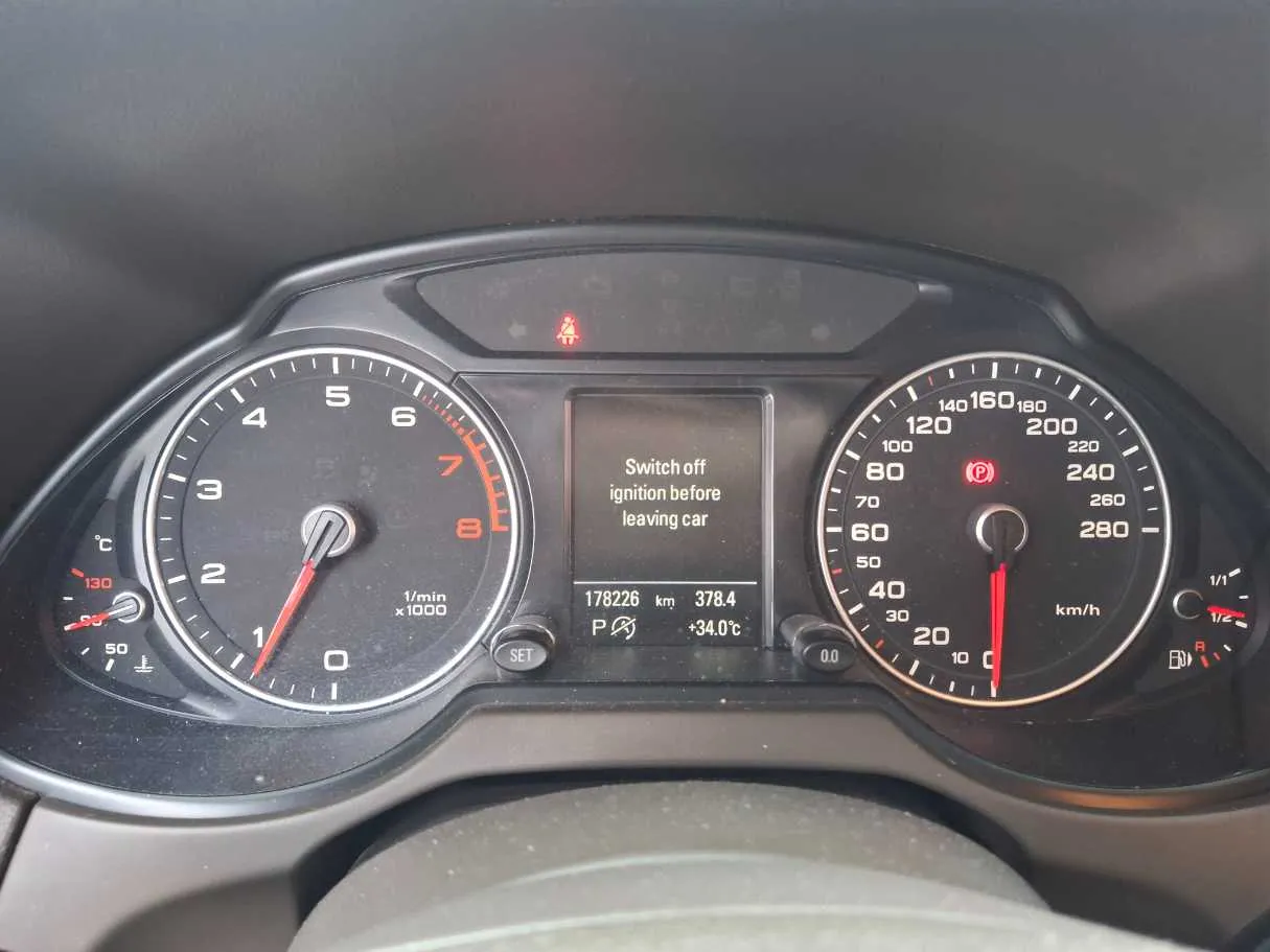 Car image 17