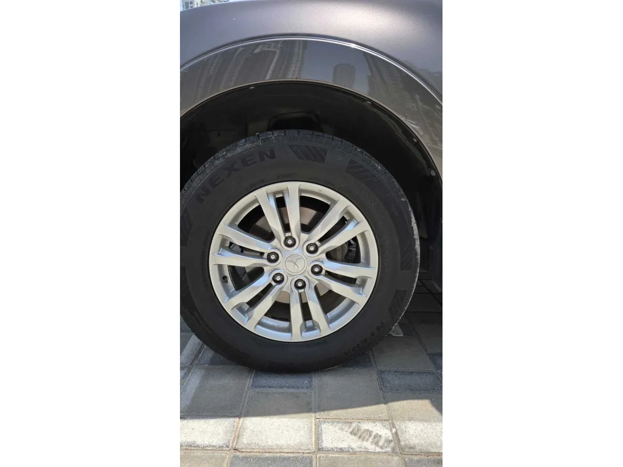 Car image 10