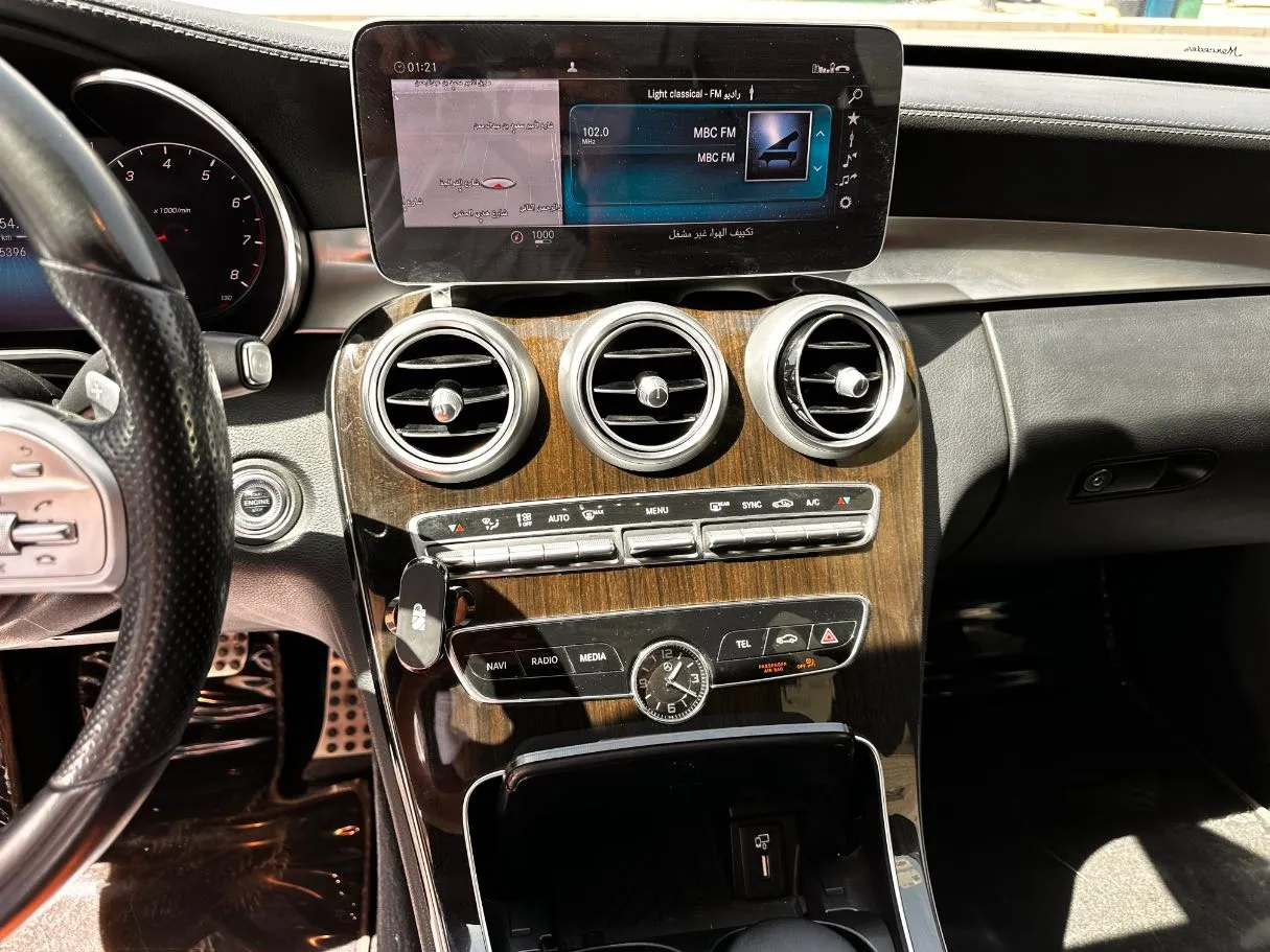 Car image 17