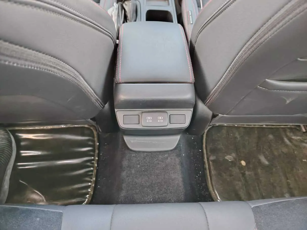 Car image 32
