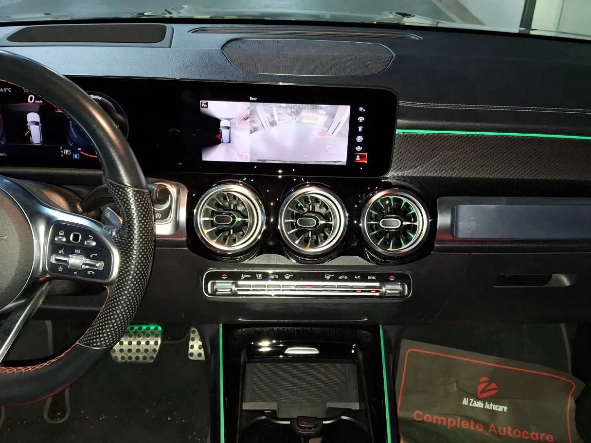 Car image 17