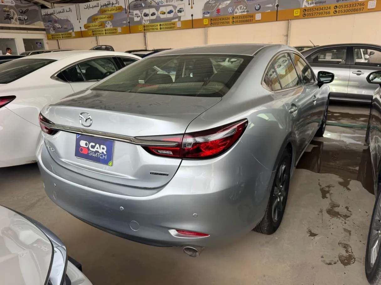 Car image 4