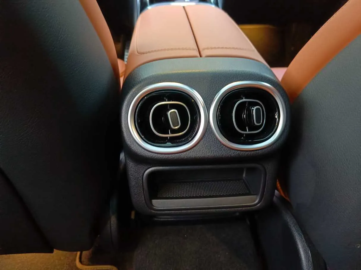 Car image 29