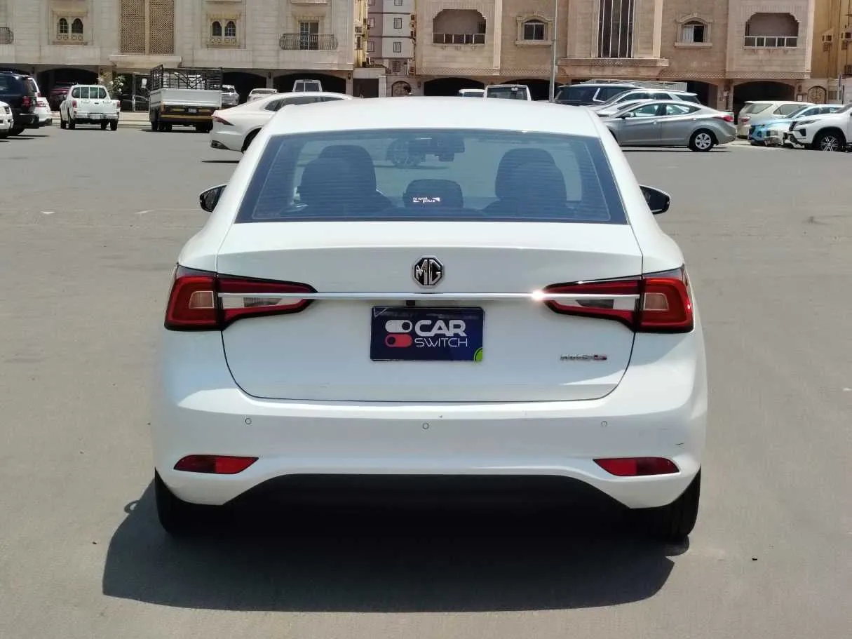 Car image 5