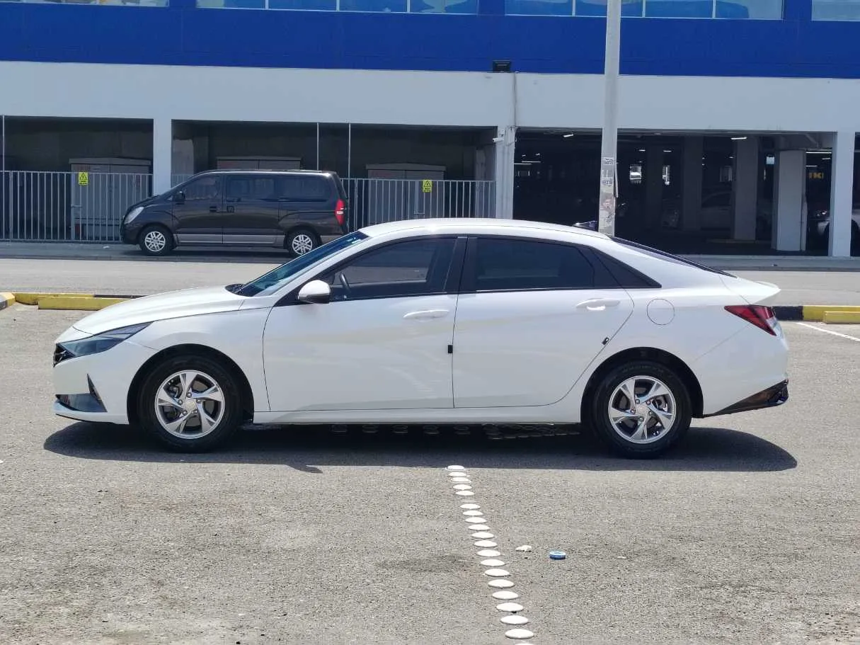 Car image 8