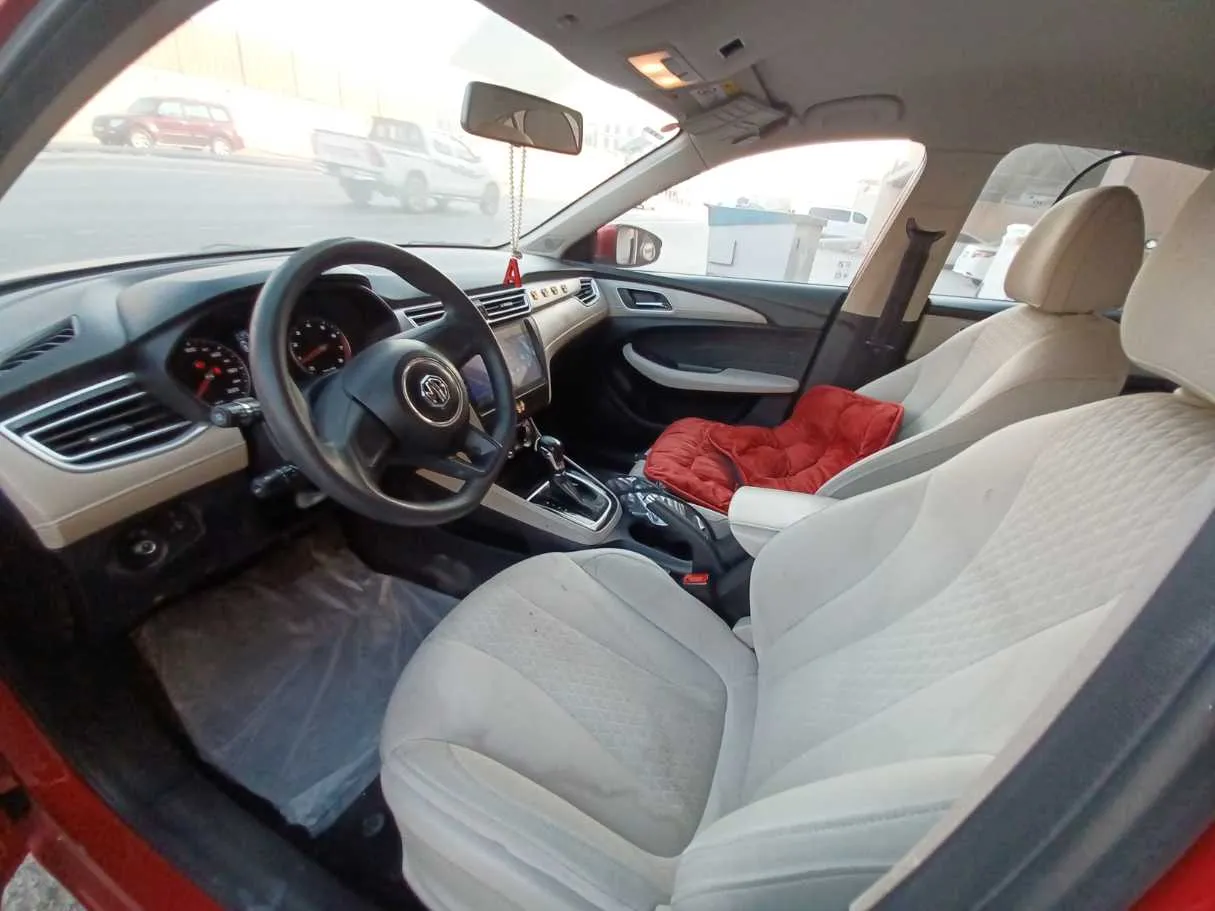 Car image 11