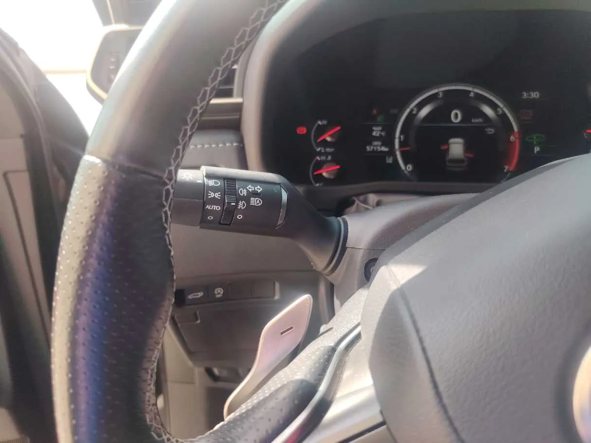 Car image 26