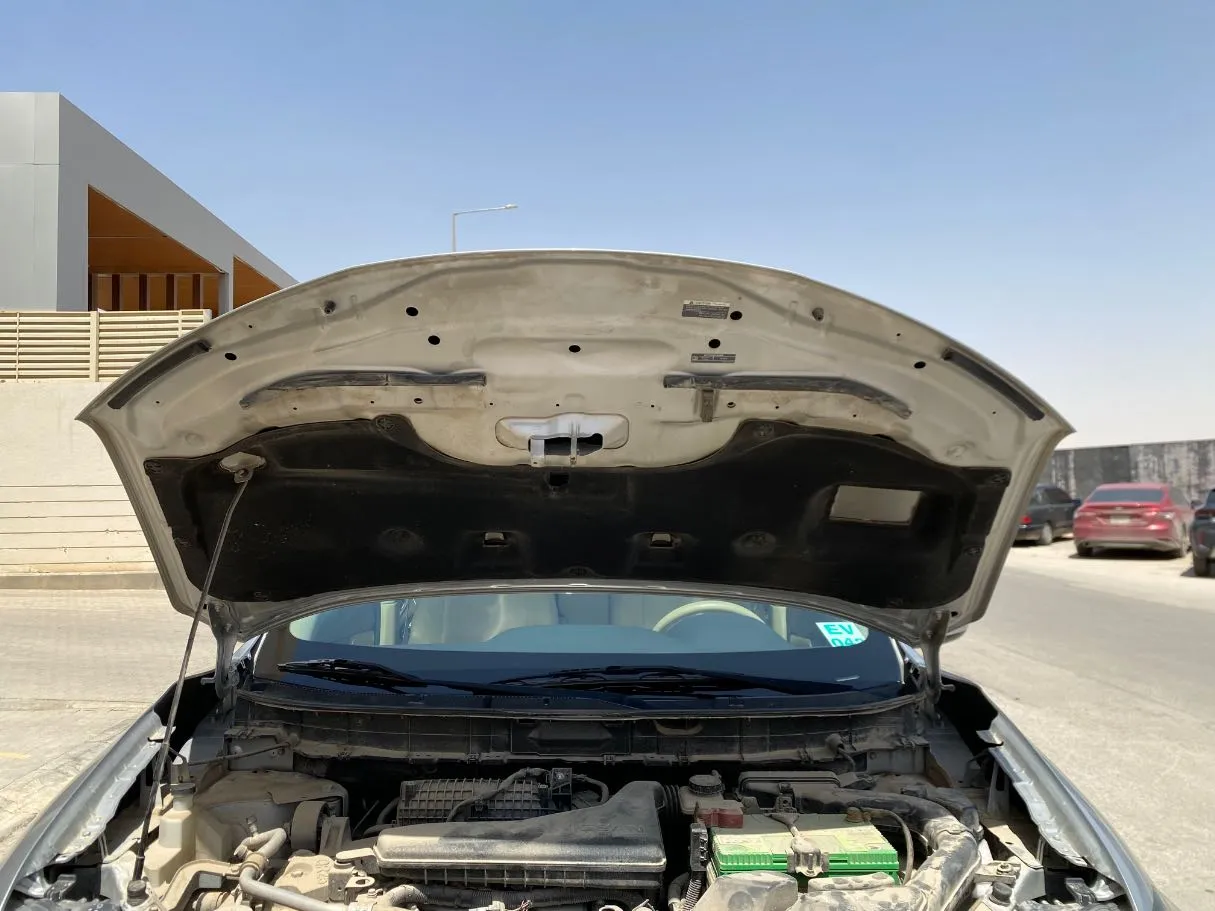 Car image 25