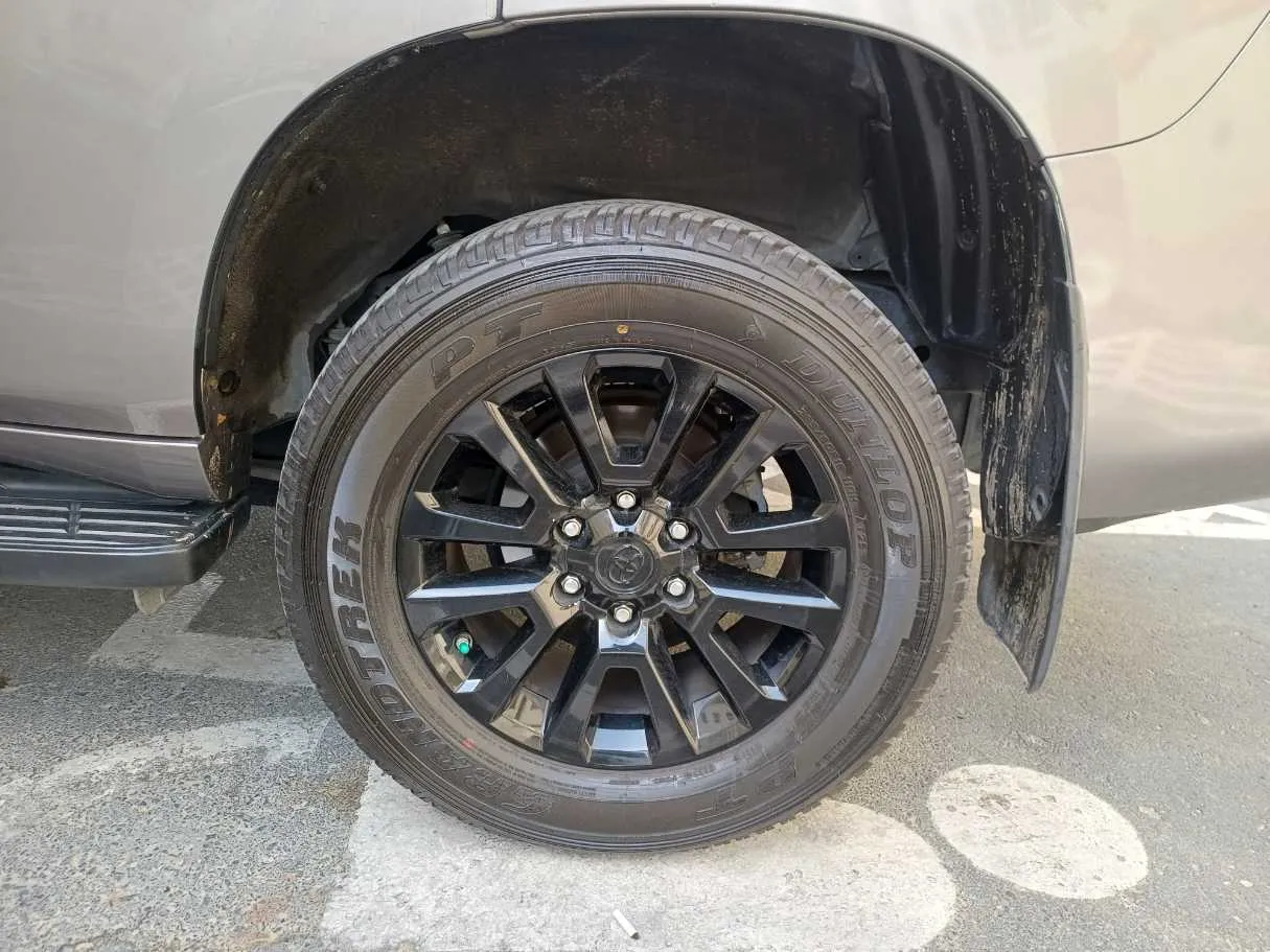 Car image 9