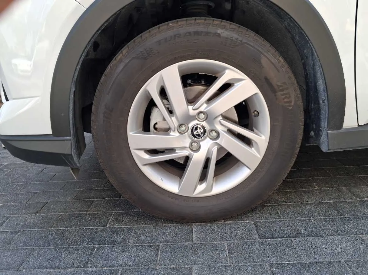 Car image 9