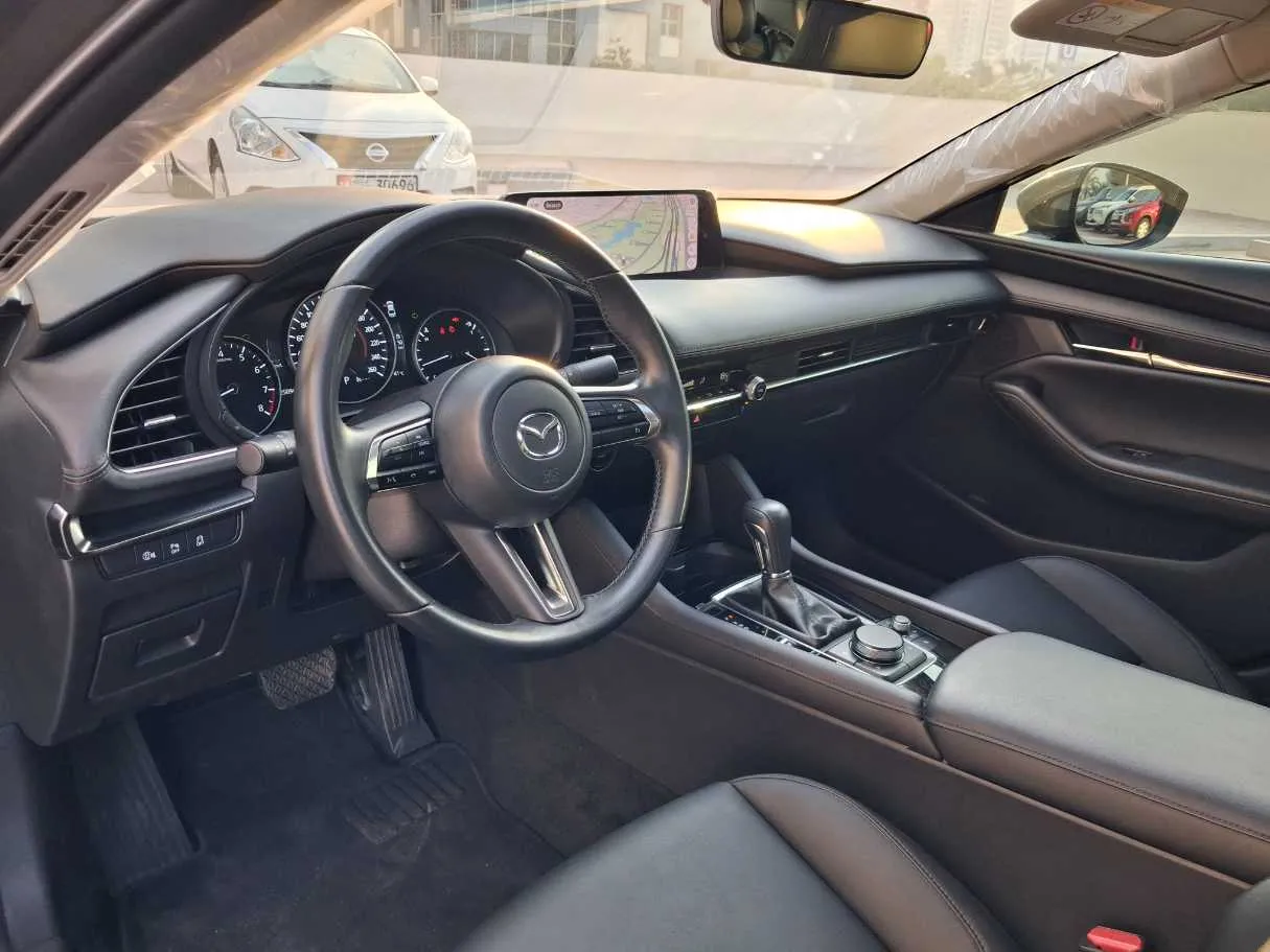 Car image 11