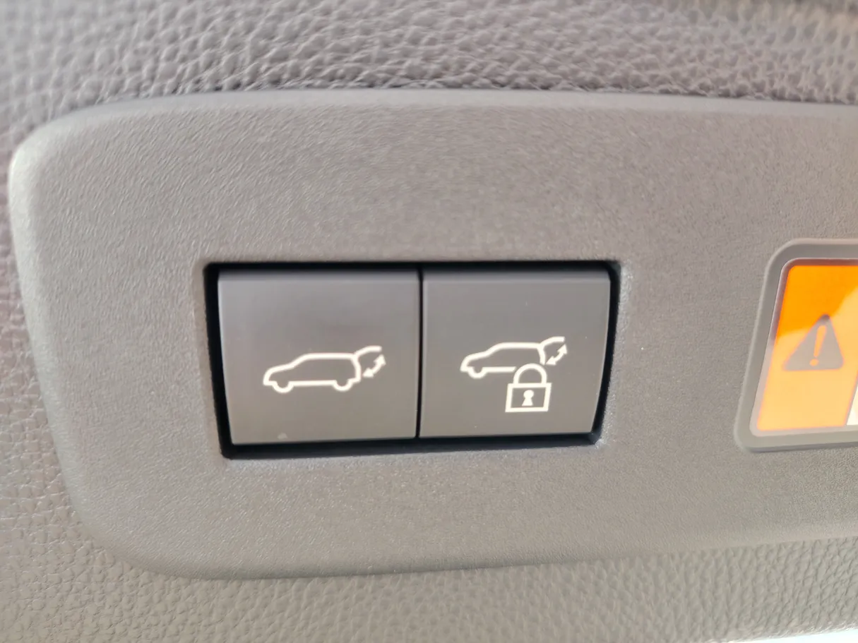 Car image 35