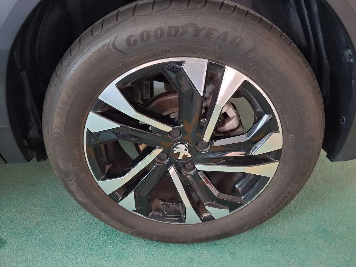 Car image 9