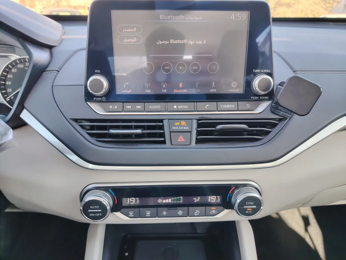 Car image 30